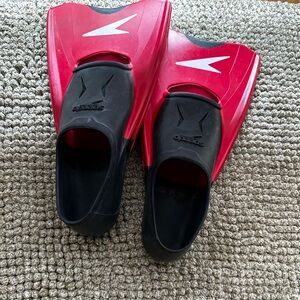 Speedo swim flippers XXS - youth size 1-3 🏊‍♀️